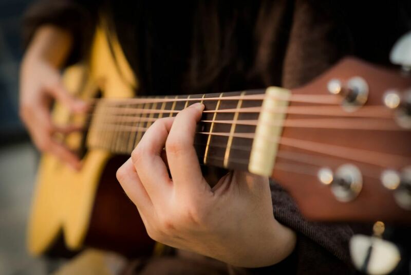 Obóz Kogis: naucz się grać na gitarze!