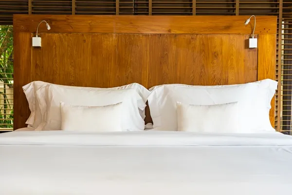 Jak czyścić meble z litego drewna